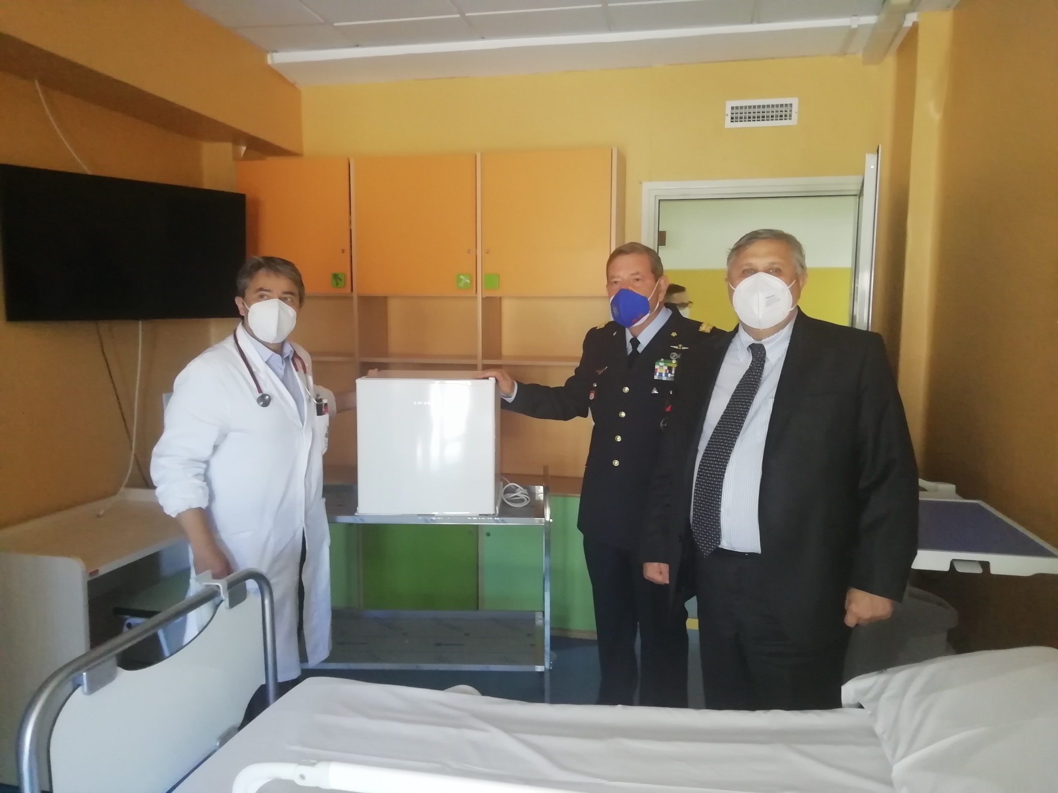 DONATI ALL’OSPEDALE PAUSILIPON 15  MINI FRIGO